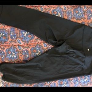 Lululemon plain black cropped leggings